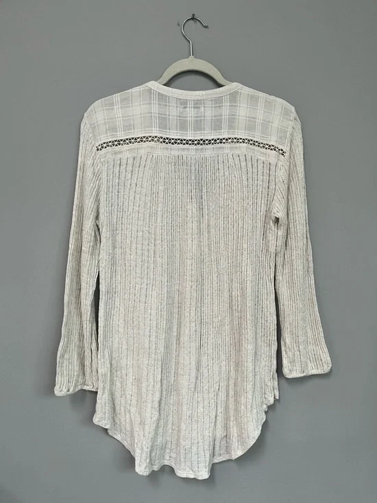 Boho shell-button henley (XL) - Picture 6 of 6